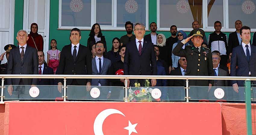 19 MAYIS TÖRENLE KUTLANDI