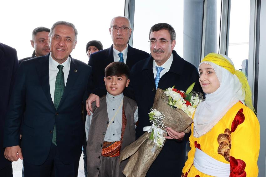 Cumhurbaşkanı Yardımcısı Yılmaz, Memleketi Bingöl'de 