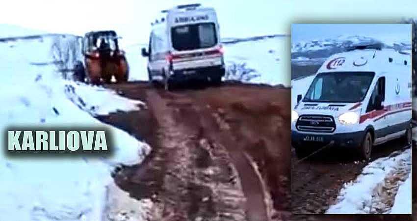 ÇAMURA SAPLANAN AMBULANS TRAKTÖRLE ÇEKİLDİ