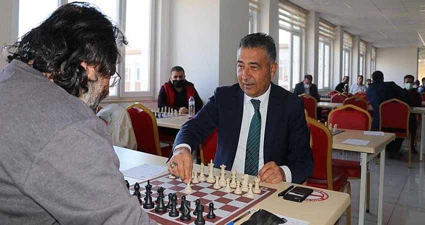 ÖĞRETMENLER ARASI SATRANÇ TURNUVASI BAŞLADI